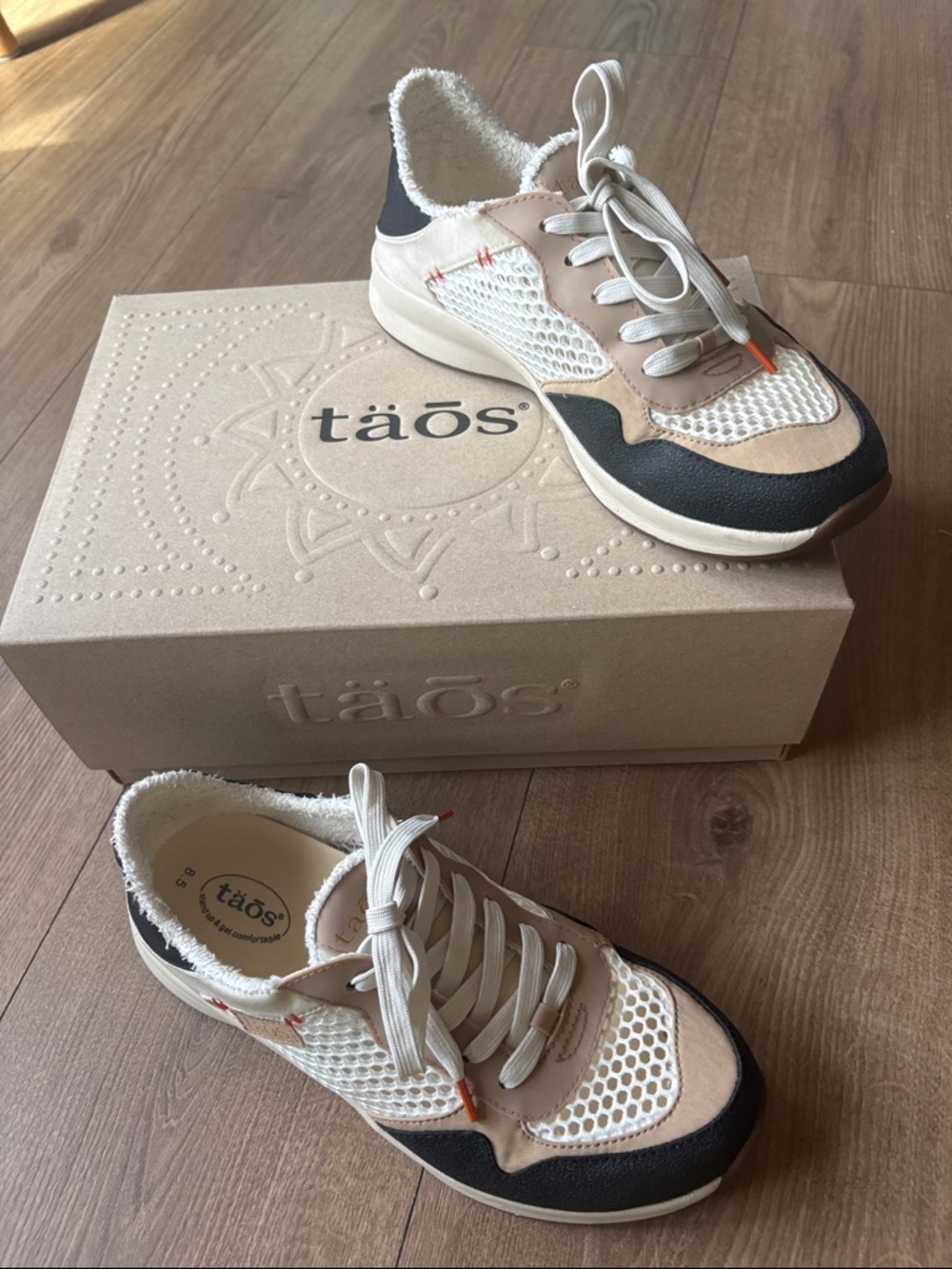 New Taos Footwear Beige, Black and Cream Mesh Lace-Up Sneaker